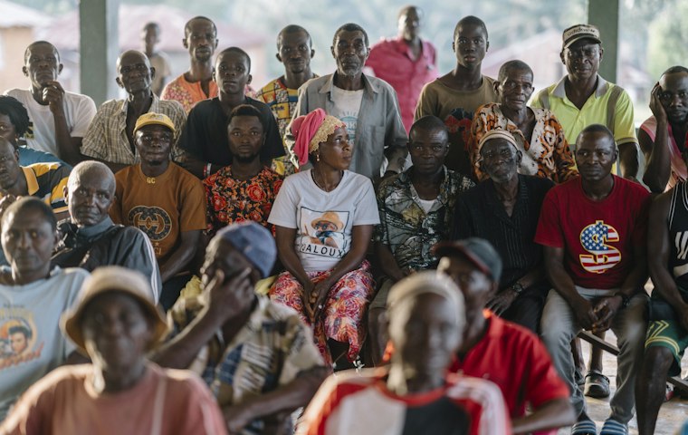 Equipa Sabi a trabalhar com uma comunidade em Maputo